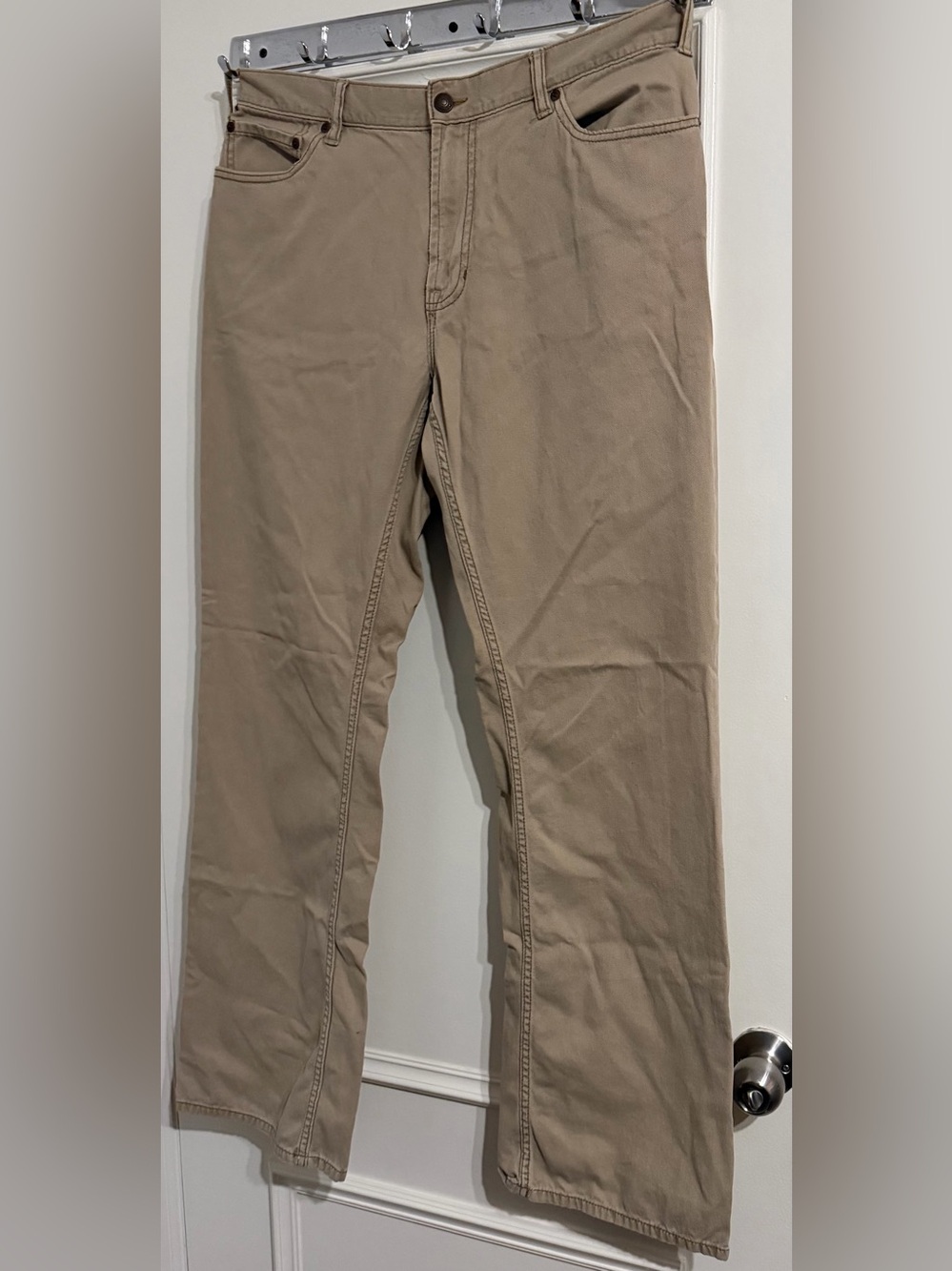 GAP Men's Straight Chinos in Khaki Tan